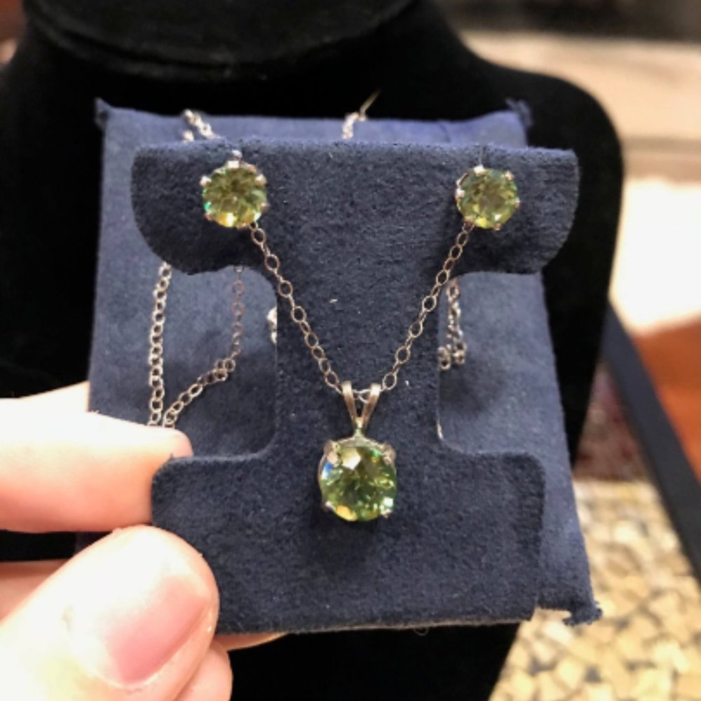Green Posey Necklace and Earring Set